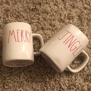 2 Rae Dunn Holiday Mugs!